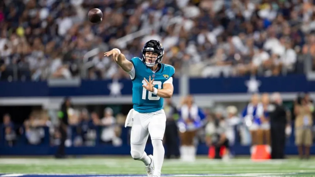 jaguars.com Rourke lanzando un pase de anotación