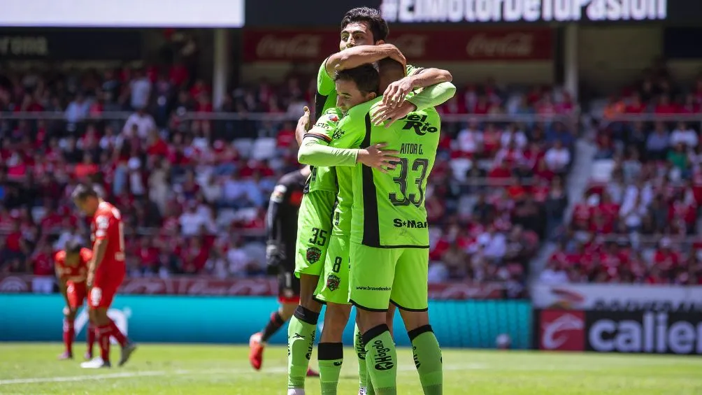 Bravos celebrando victoria en Toluca