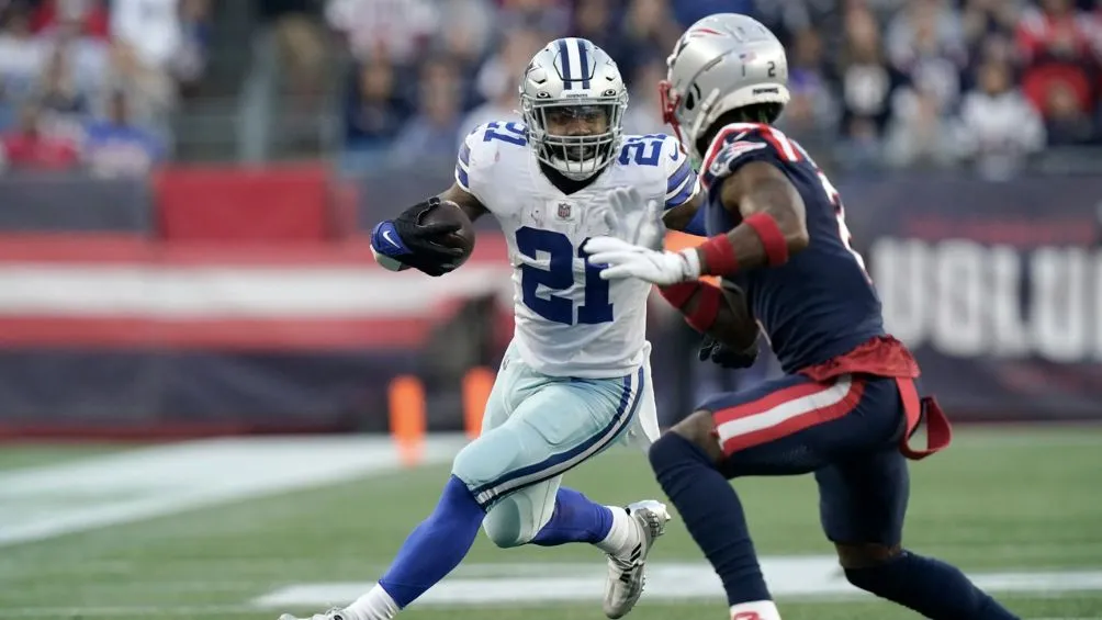 Zeke en un partido contra los Patriots