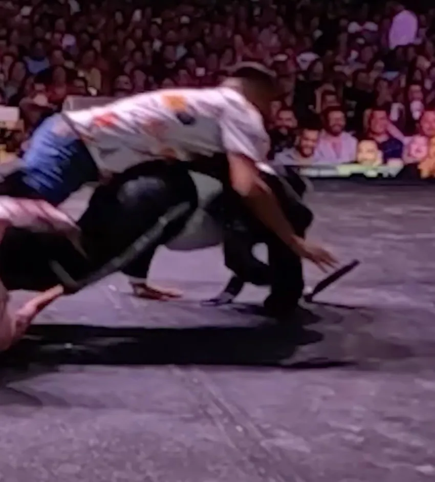 @brincosdierasofficial Brincos Dieras siendo tacleado por fans