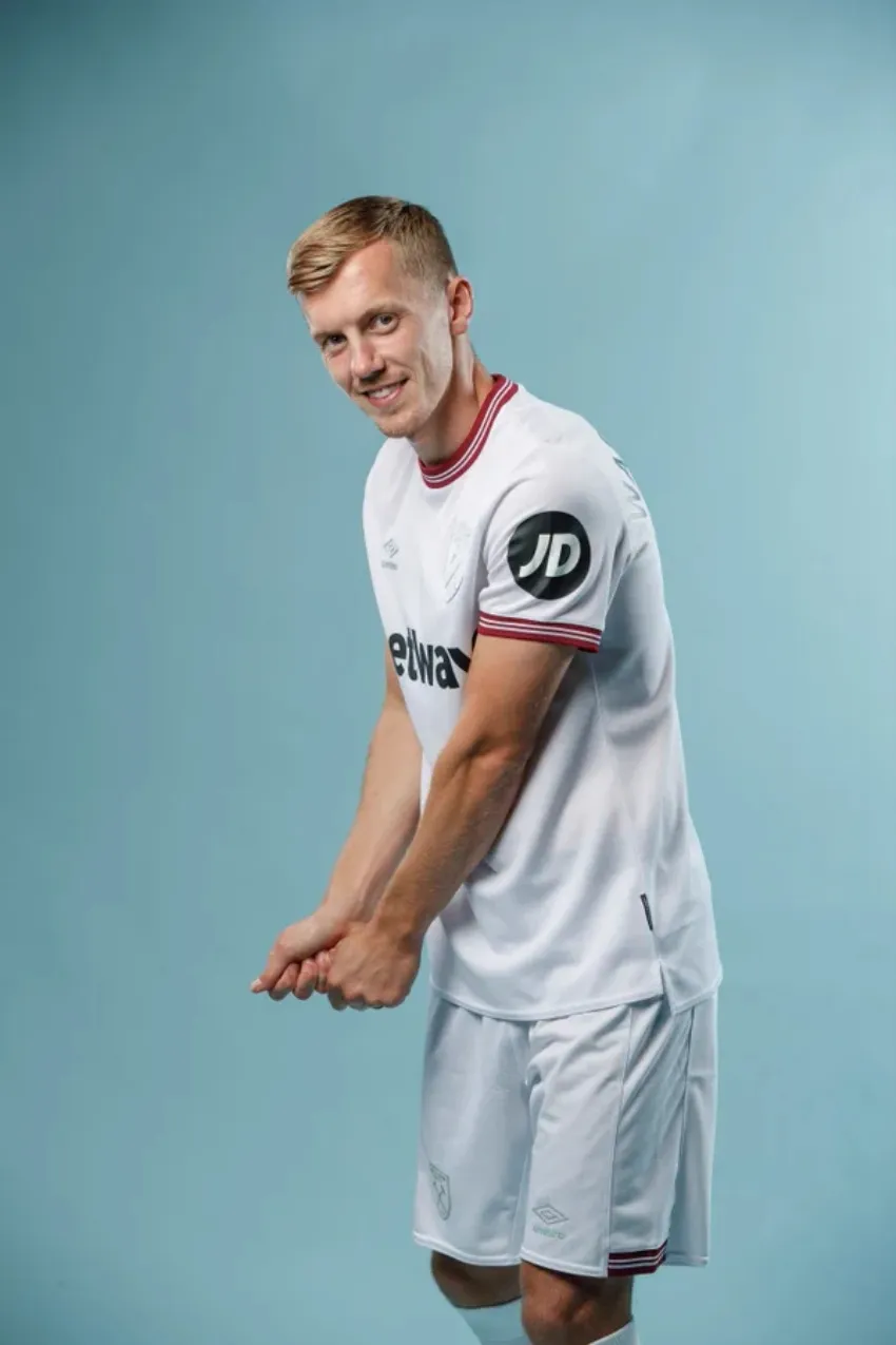 James Ward-Prowse en su presentación con West Ham