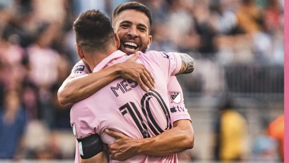 Jordi Alba y Messi celebrando una de las anotaciones