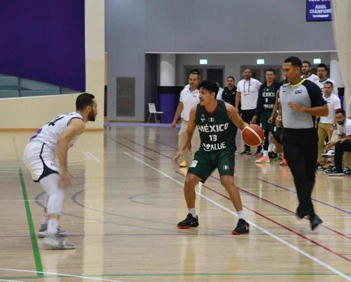 TWIITER @mexbasquet México jugando contra Egipto