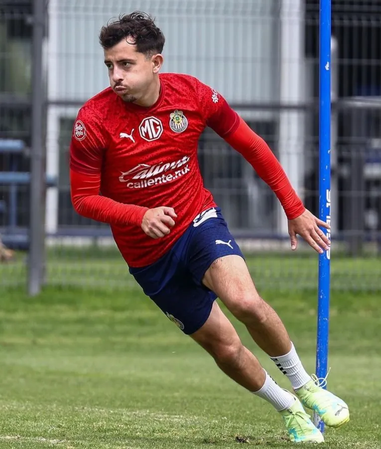 Alan Mozo en entrenamiento de Chivas
