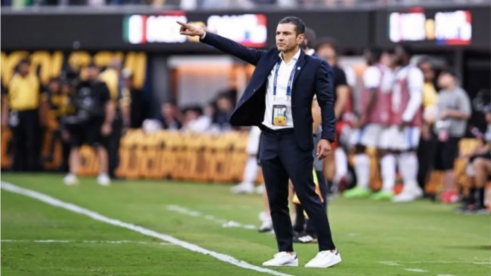Lozano en un partido con Selección Nacional