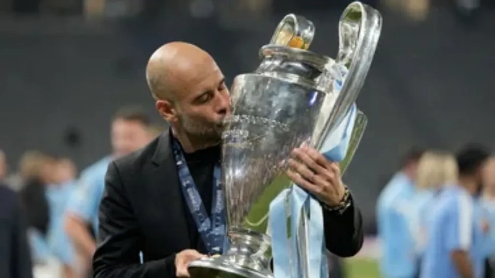 Guardiola celebrando la Champions League con el City