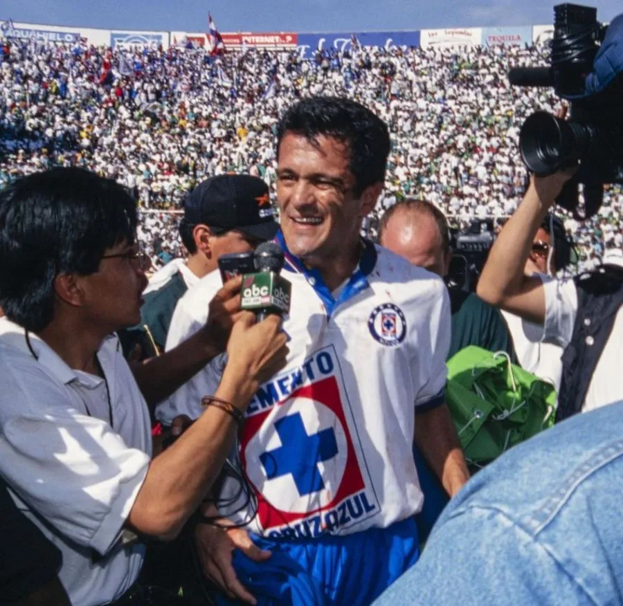Carlos Hermosillo como jugador de Cruz Azul