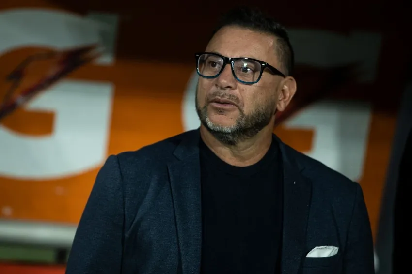 MIGUEL PONTÓN Turco Mohamed en el Pumas vs Toluca del AP23