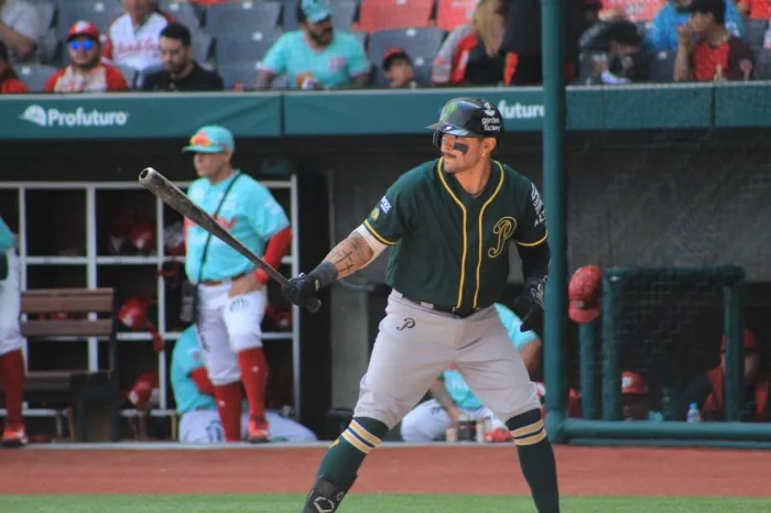 Pericos enfrentando a los Diablos Rojos