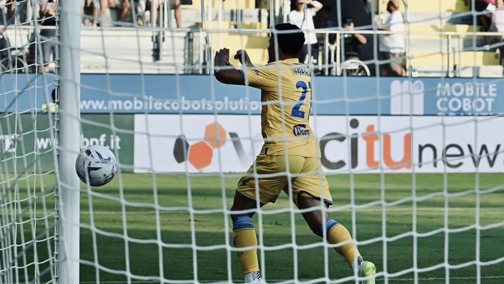 Harroui celebra el gol de Frosinone