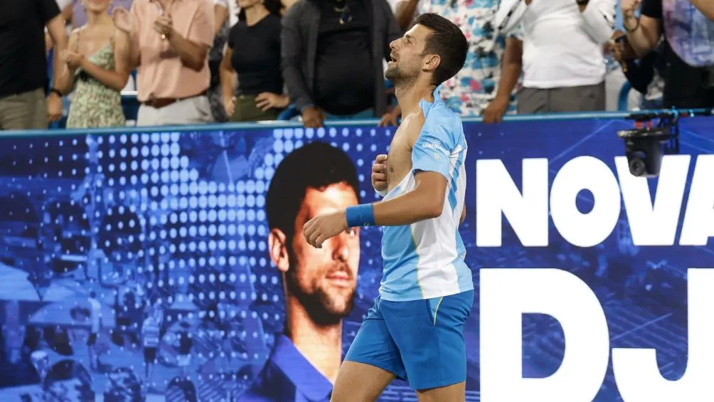 Novak celebra su victoria en Cincinnati