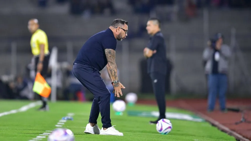 La reacción de Mohamed tras el error de su delantero