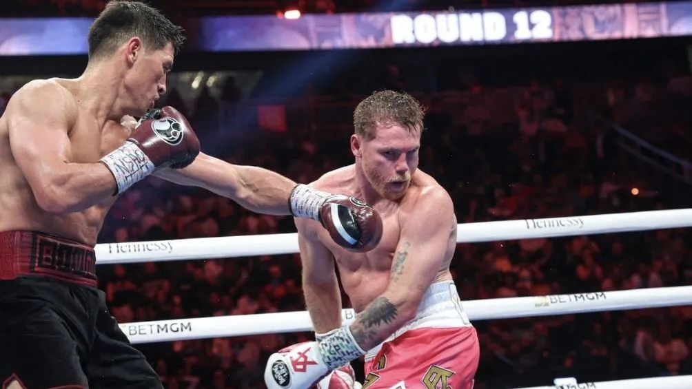 Canelo en la pelea ante Bivol