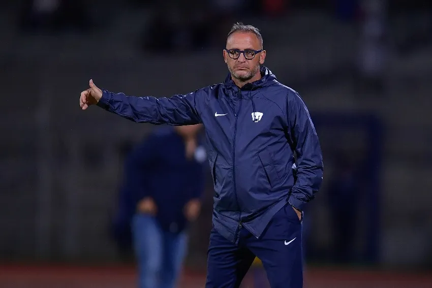 Andrés Lillini cuando era DT de Pumas