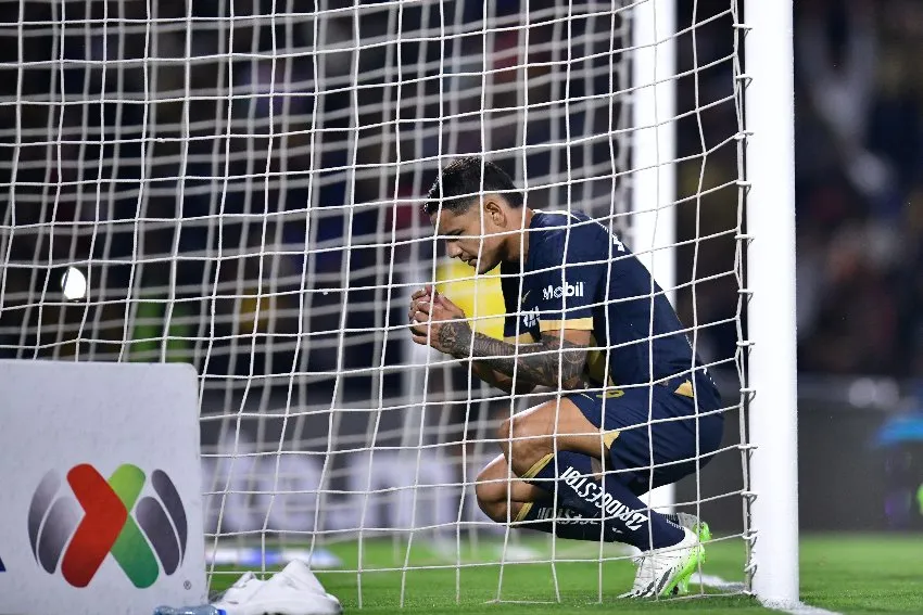Toro Fernández en el partido de Pumas ante Toluca