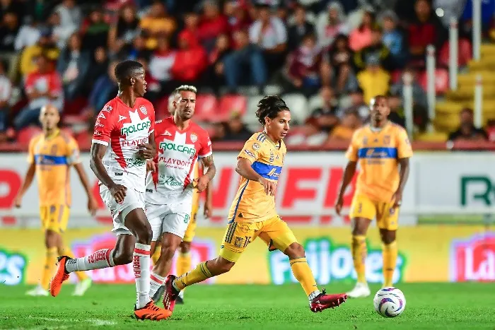MEXSPORT Lainez enfrentando al Necaxa