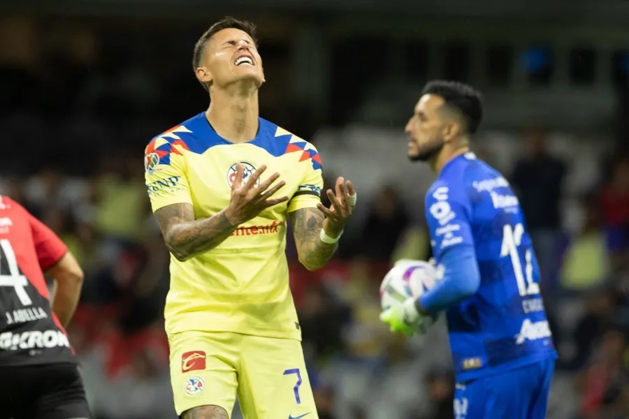 Brian se molestó con Layún