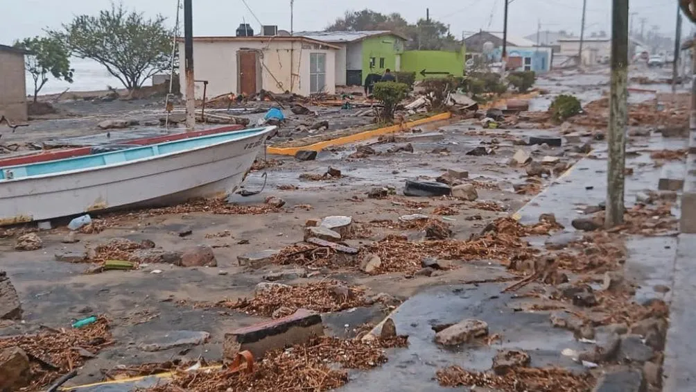 TWITTER: @MxBajanews Así quedaron las calles de la localidad afectada