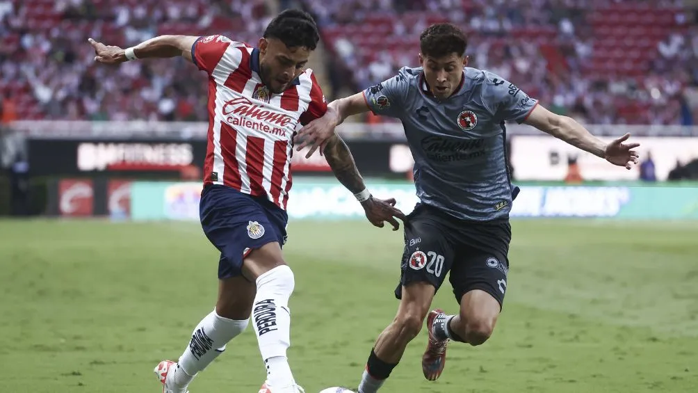 Alexis Vega en el partido ante Xolos