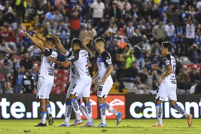 Querétaro festeja un gol