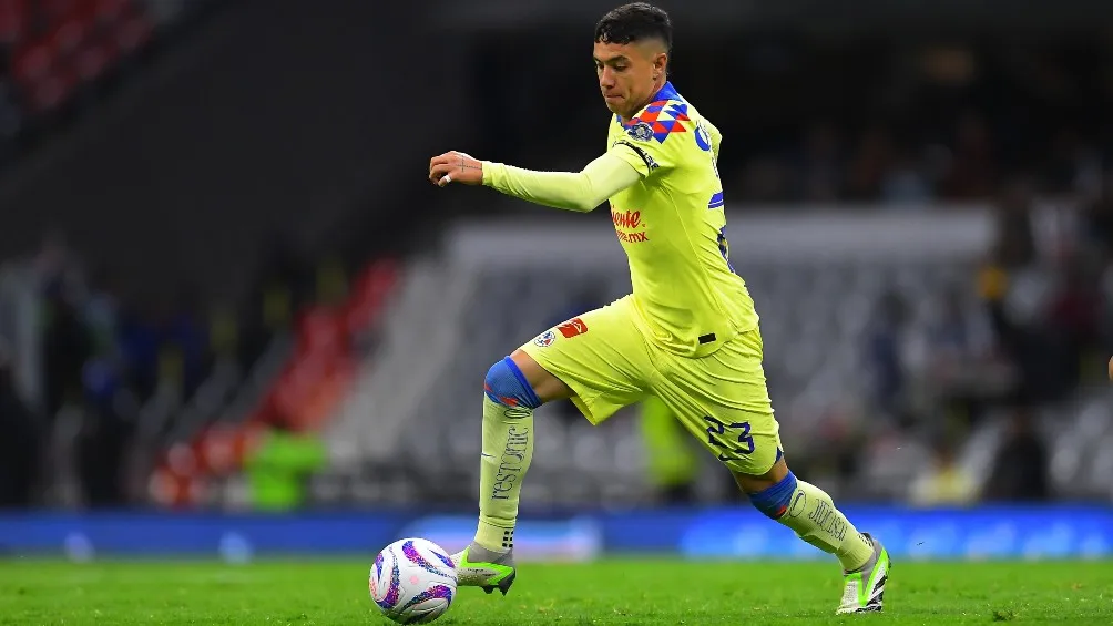 MEXSPORT Emilio Lara controlando el balón