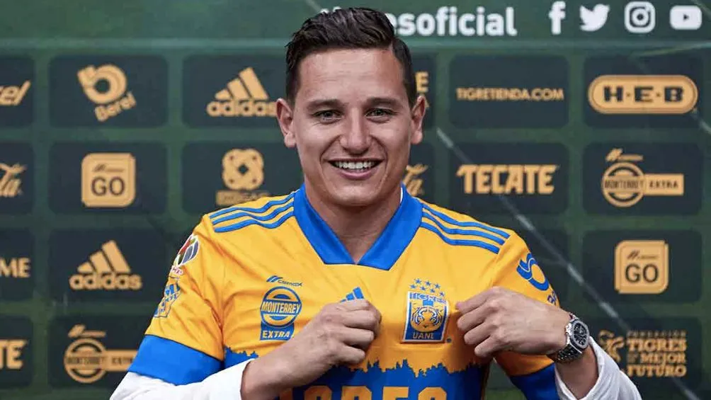 MEXSPORT Florian durante su presentación con Tigres