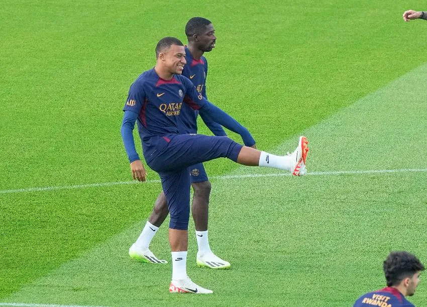 Mbappé en entrenamiento con PSG