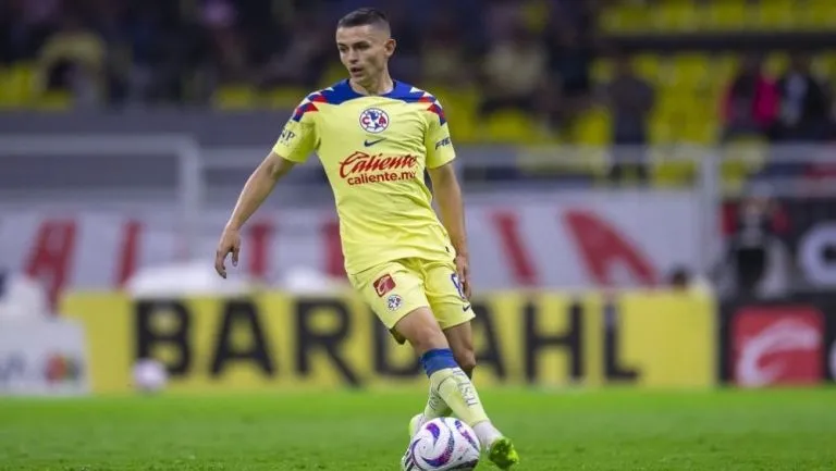 Fidalgo jugando con el América