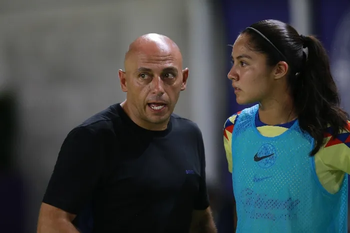 MEXSPORT Villacampa dirigiendo al América Femenil