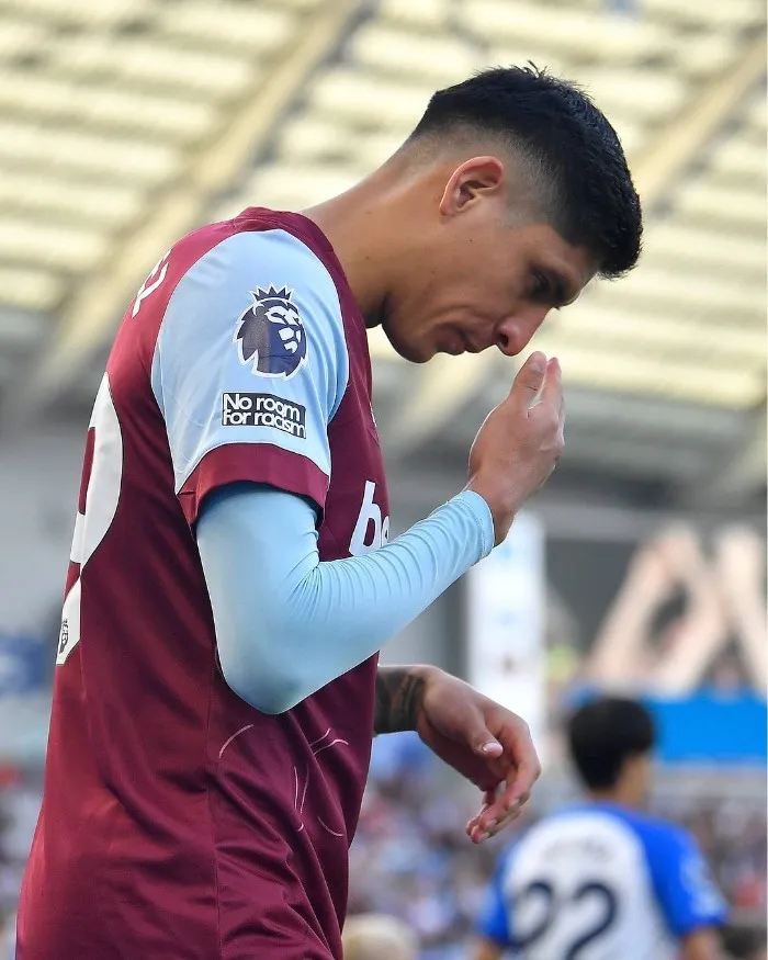 Álvarez con la playera del West Ham