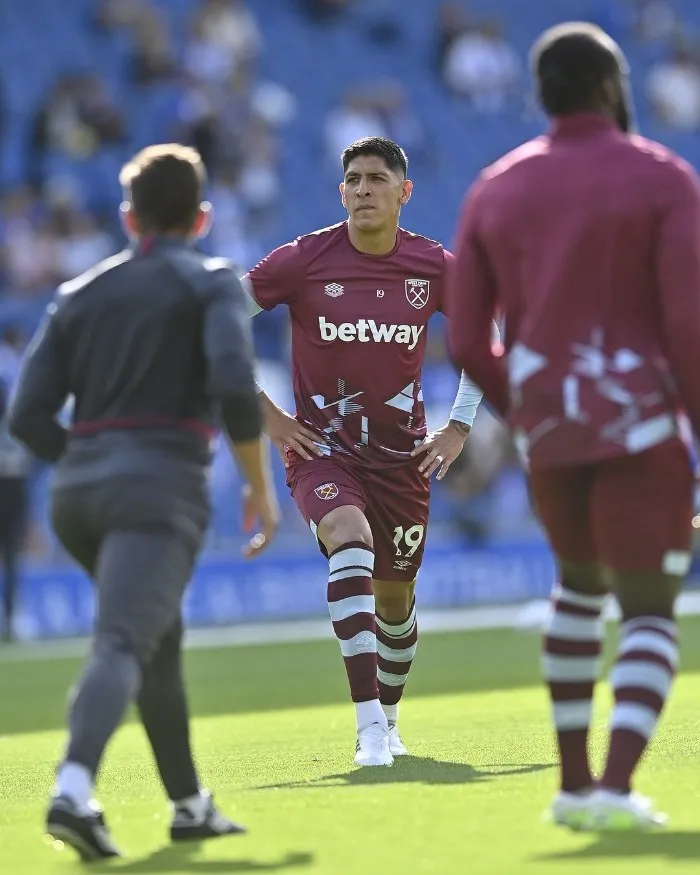 Edson Álvarez luciendo los colores del West Ham