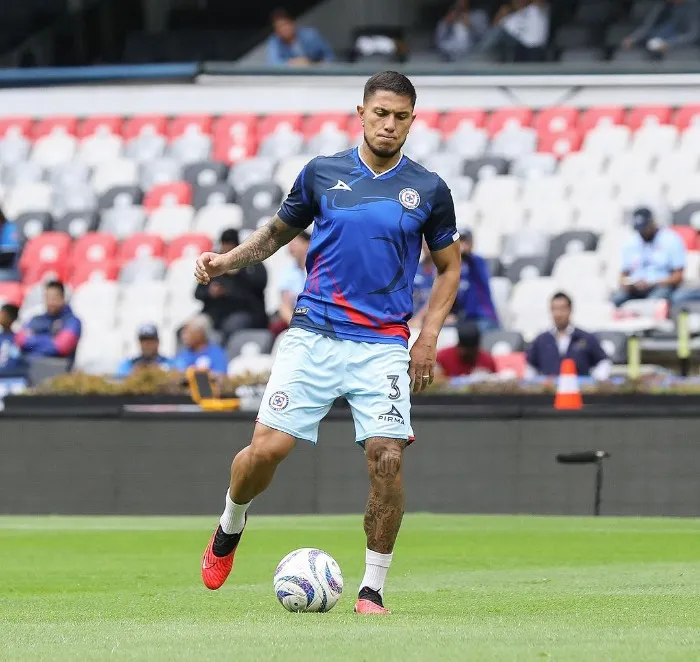 Salcedo entrenando con Cruz Azul