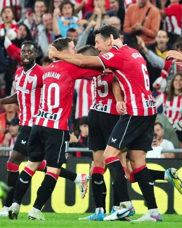 Athletic celebrando el gol