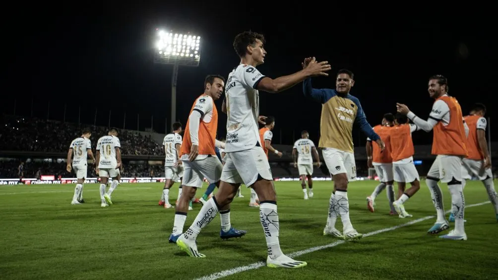 MIGUEL PONTÓN Pumas celebra el gol de Dinenno
