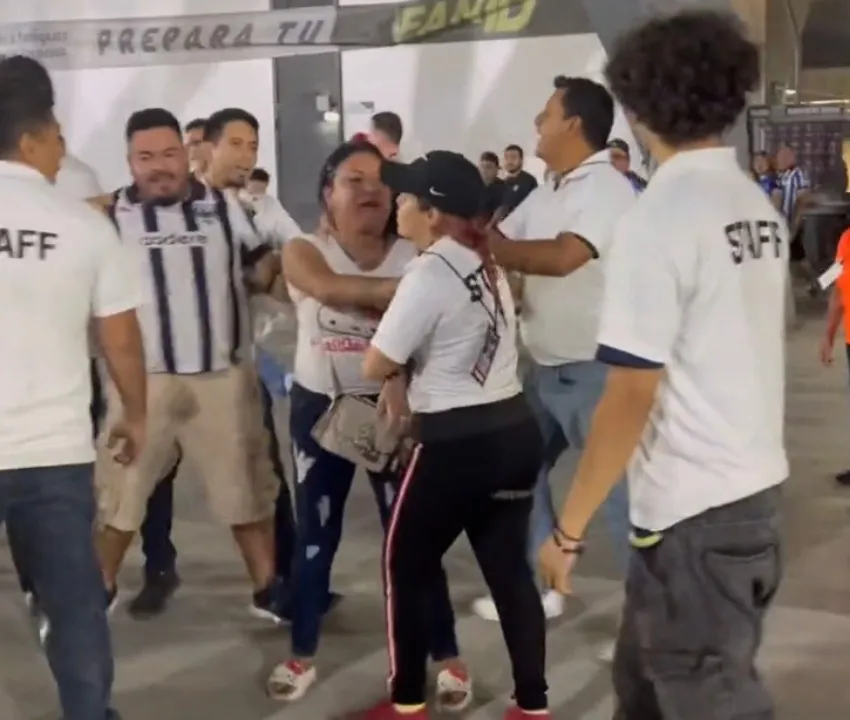 CAPTURA DE PANTALLA: TWITTER La seguridad quiso intervenir