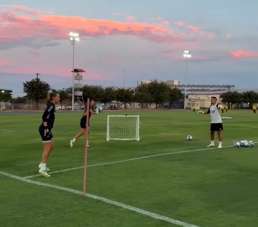 INSTAGRAM: @realmadridfem Entrenamiento en Monterrey