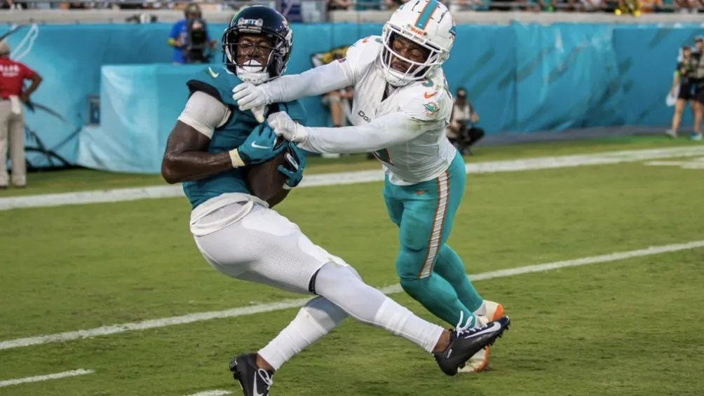 Noah Igbnoghene durante un partido con Miami