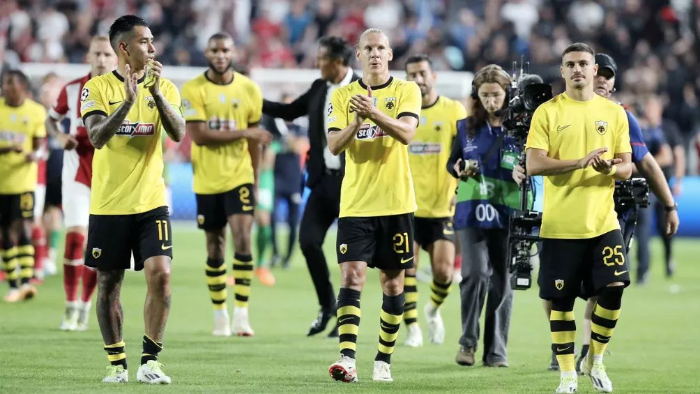 El equipo helénico tras la derrota ante el Antwerp