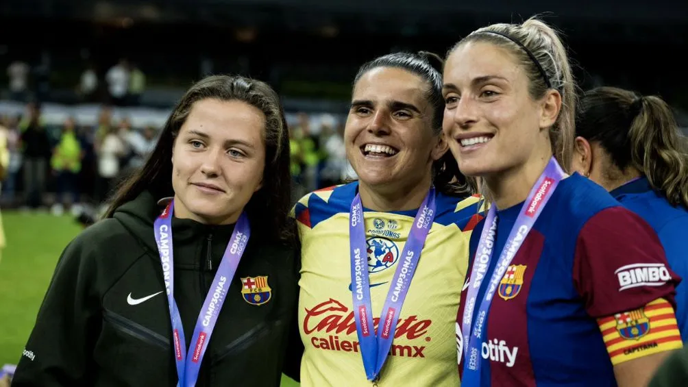 TWITTER: @FCBfemeni Pereira junto a Alexia Putellas después del partido ante América Femenil