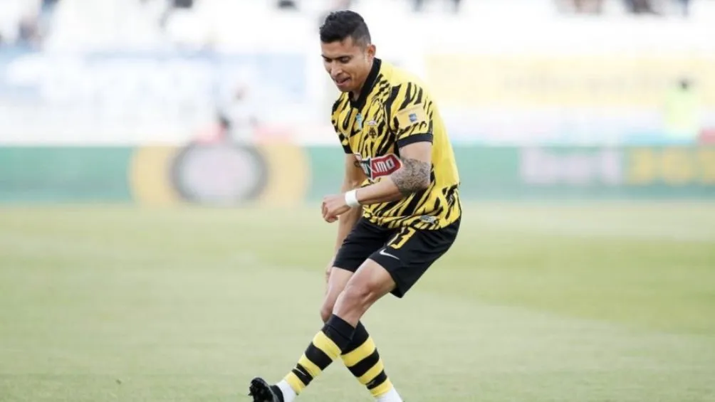 Pineda celebra un gol