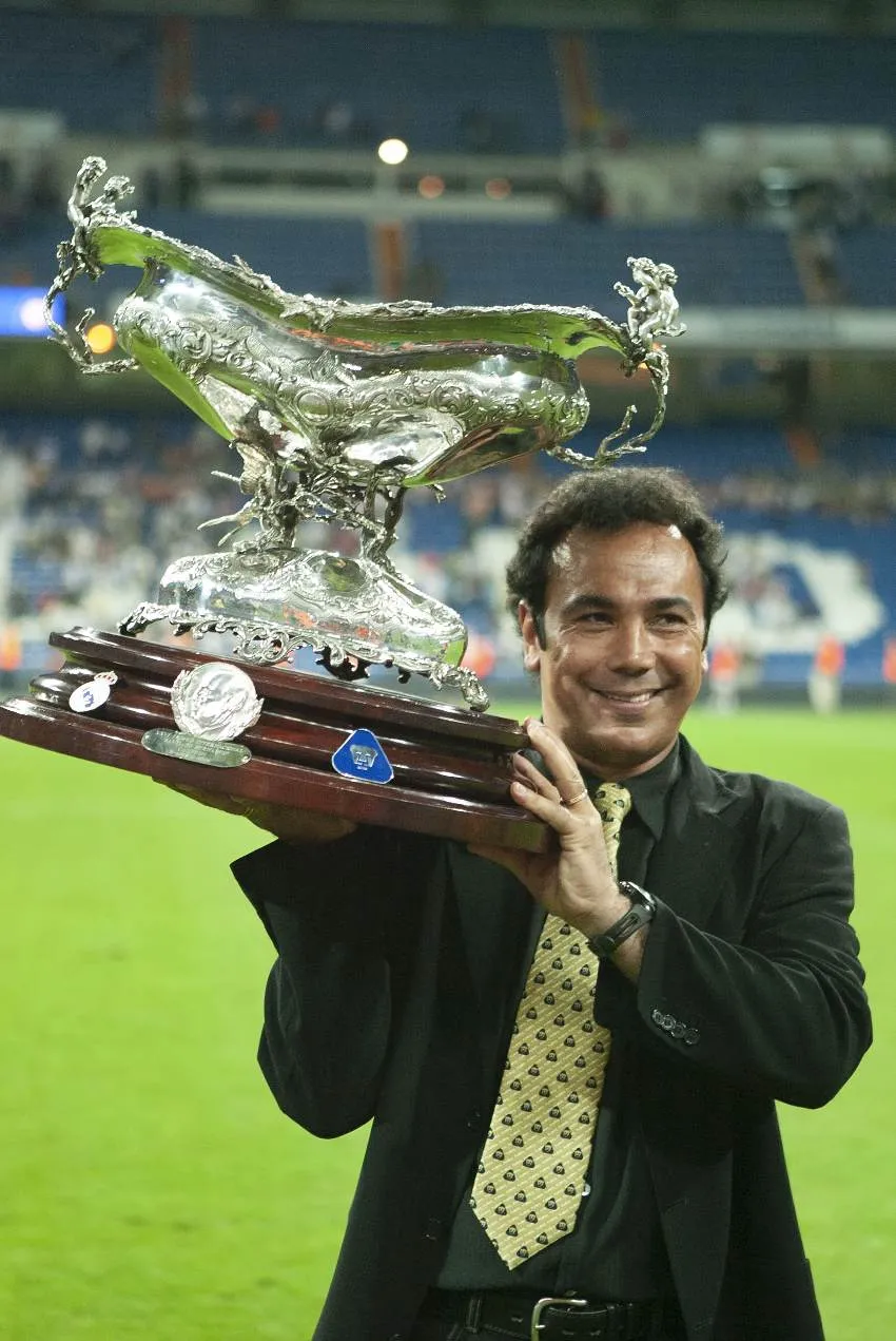 Hugo Sánchez tras ganar el Trofeo Santiago Bernabéu con Pumas