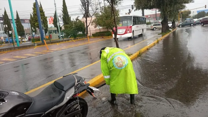 TWITTER @FerFlores_Emp Inundaciones en el municipio de Metepec