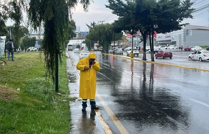TWITTER @FerFlores_Emp Inundaciones en el municipio de Metepec