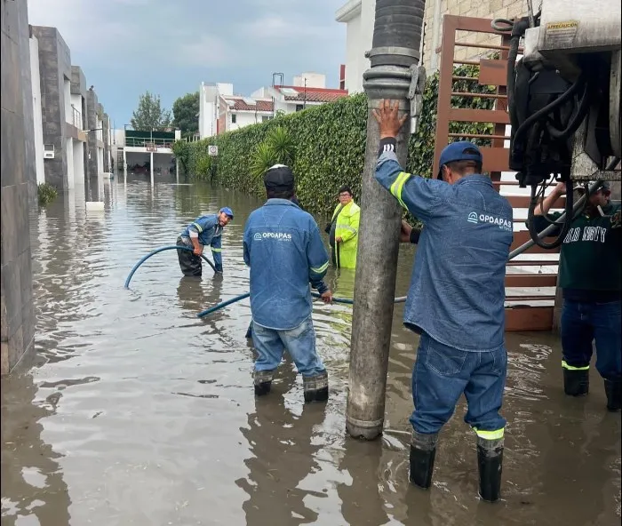 TWITTER @FerFlores_Emp Inundaciones en el municipio de Metepec