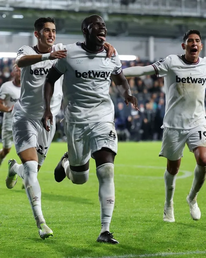 Álvarez celebrando el gol del West Ham