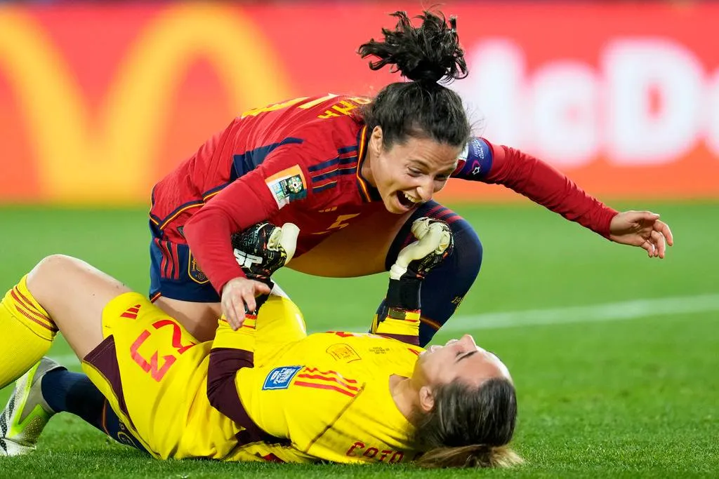 Misa Rodríguez e Ivana Andrés celebran el título