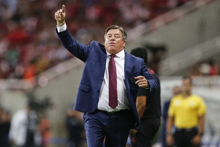 Miguel Herrera entrenando a los Xolos