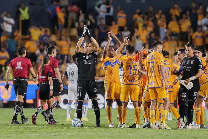 Tigres celebrando el triunfo