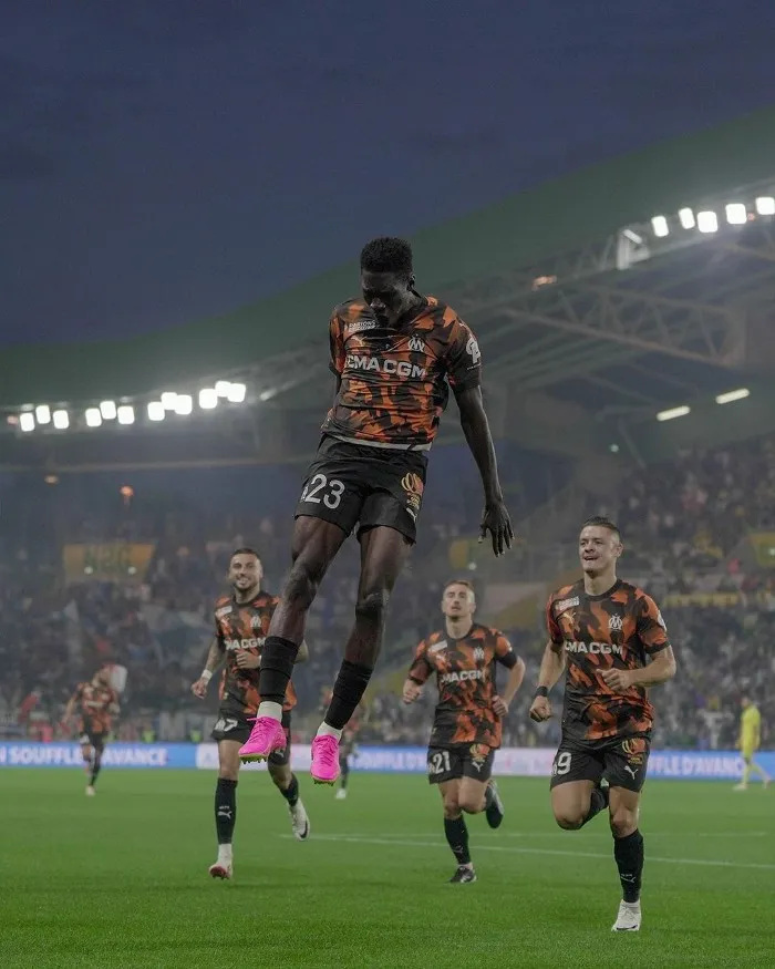 Ismaïla Sarr celebrando su gol con el Marsella