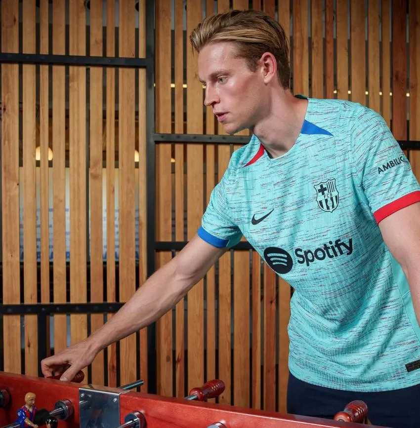 De Jong portando los nuevos colores